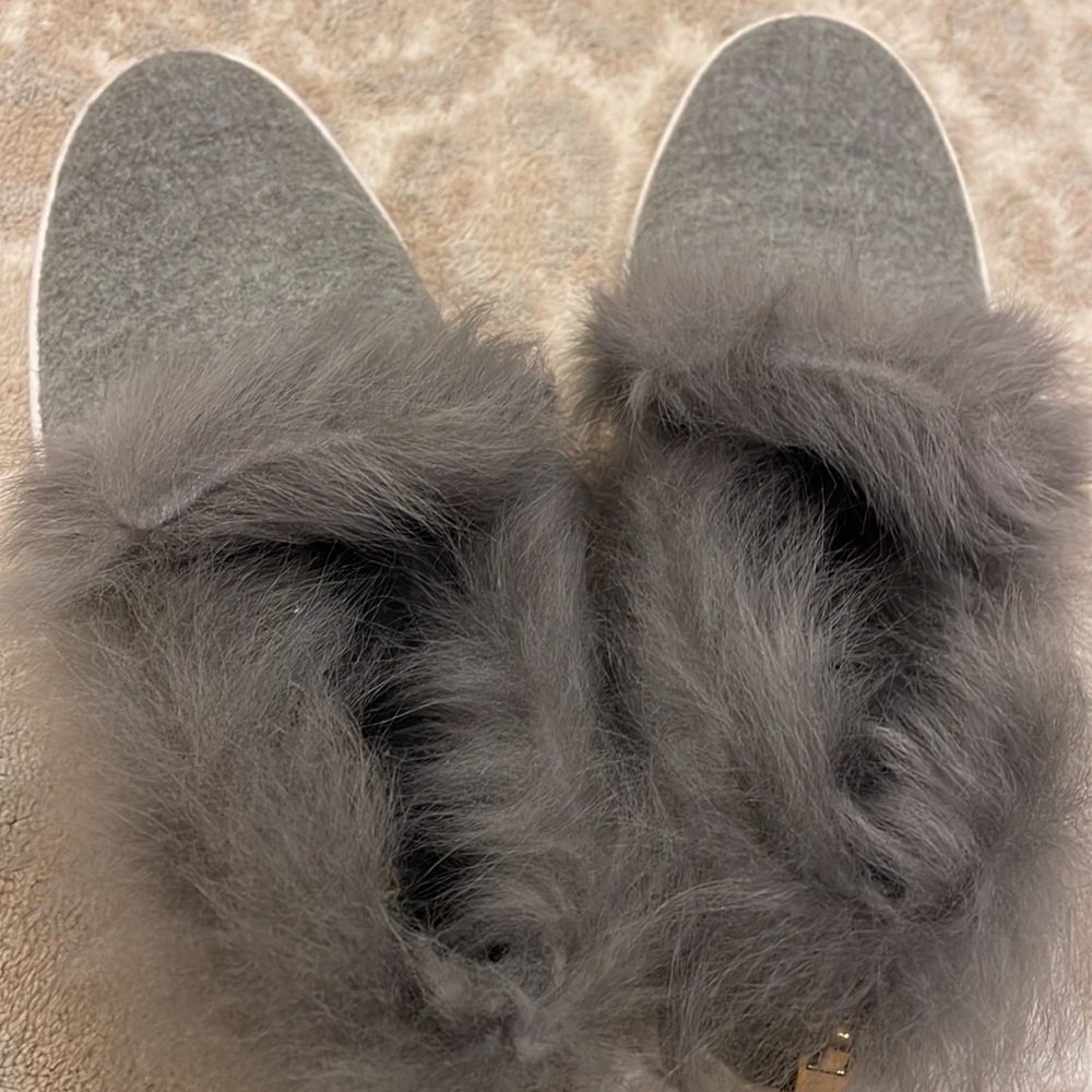 Donna Karan gray faux fur sneakers size 9 - Picture 3 of 8